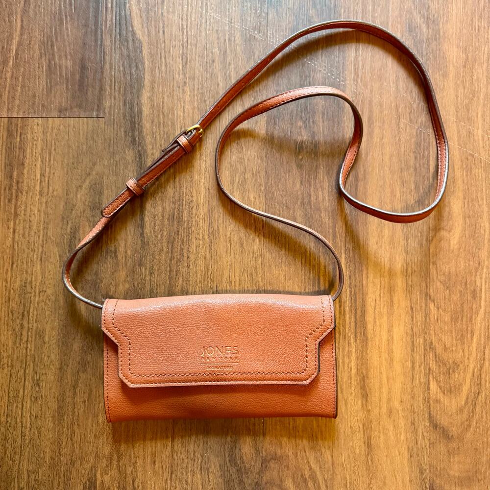 Jones New York Signature Crossbody Wallet Bag Tan Faux Leather Adjustable Strap